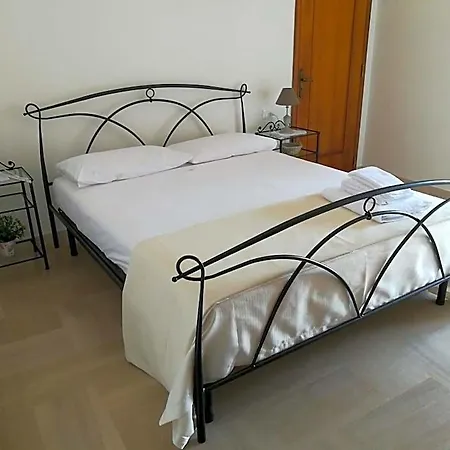 Le Strazzigne Nocleg ze śniadaniem 3*